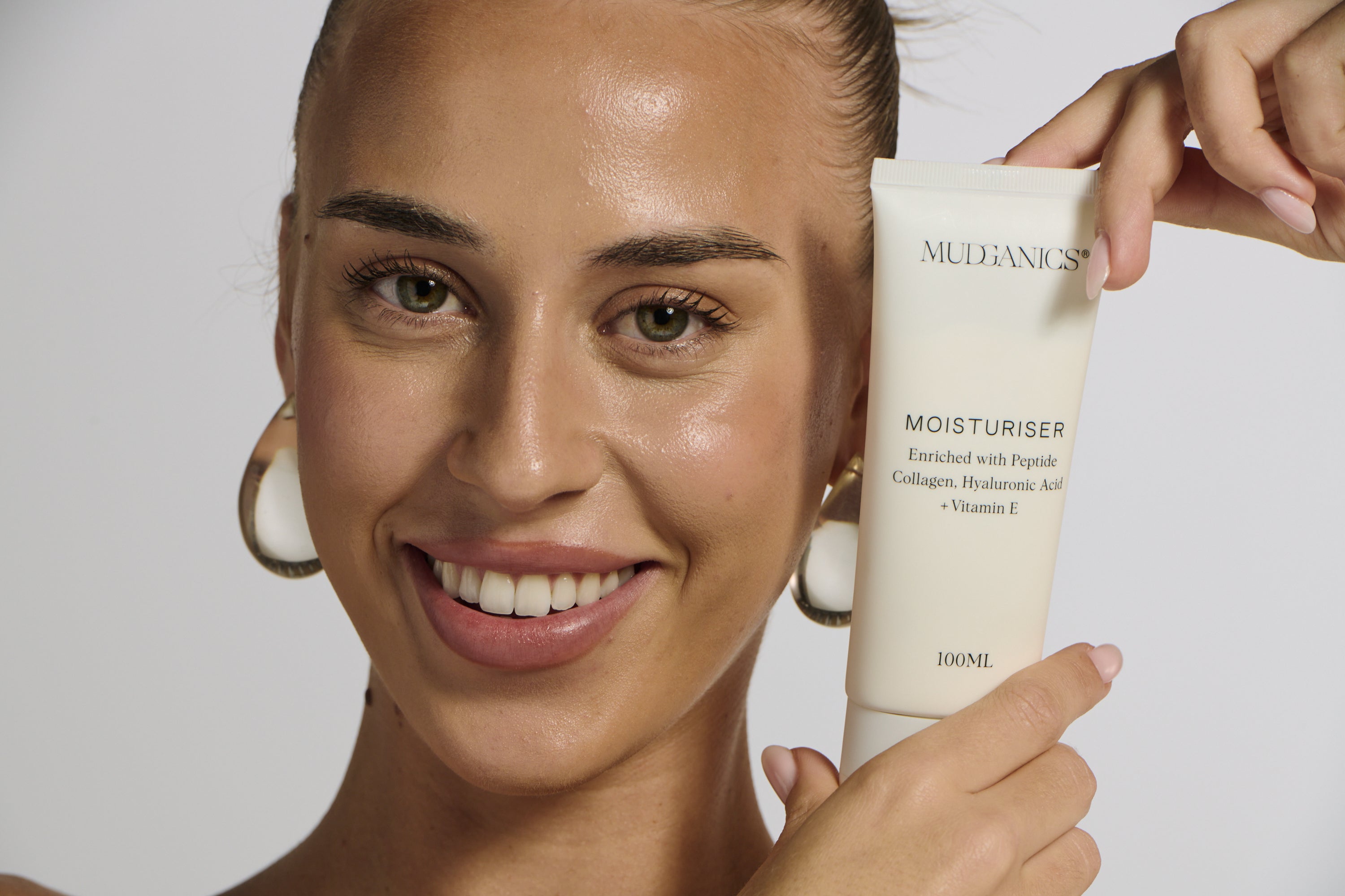 Natural Moisturisers for Mature Skin: What to Look For (And What to Skip)